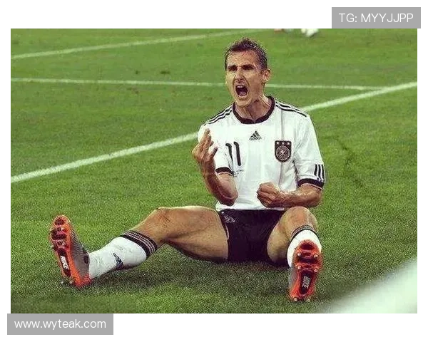 前苏联足球明星回顾与传奇球员成就分析